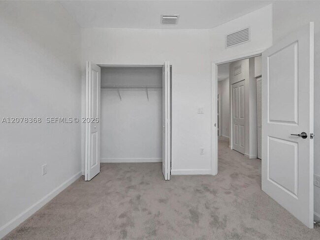 Building Photo - 2574 SE 29th St