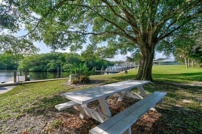 Building Photo - 1004 Stillwater Dr