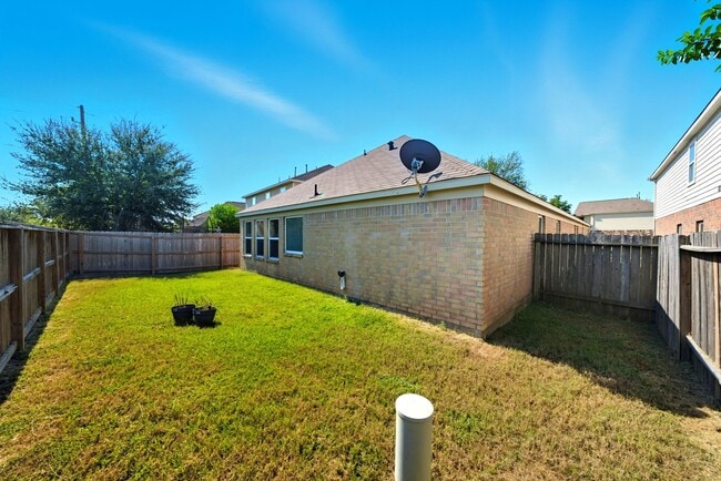 Building Photo - 14730 Fir Knoll Way