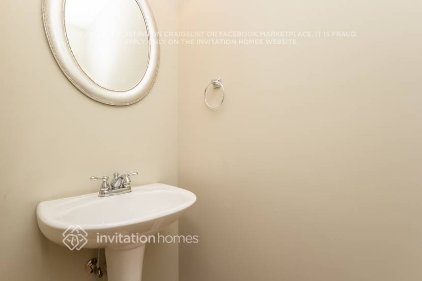 Building Photo - 5253 Monarch Dr