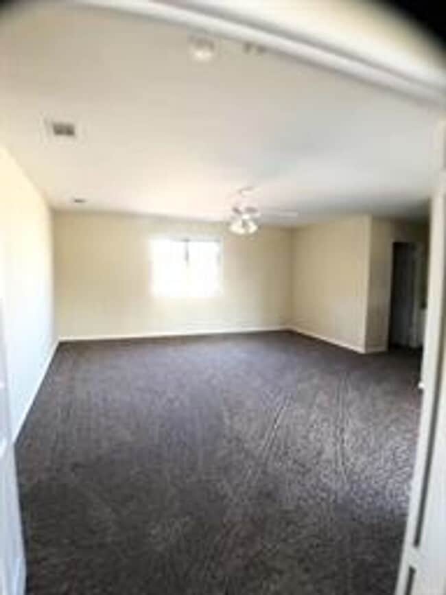 Building Photo - 21036 Pine Ridge Ave