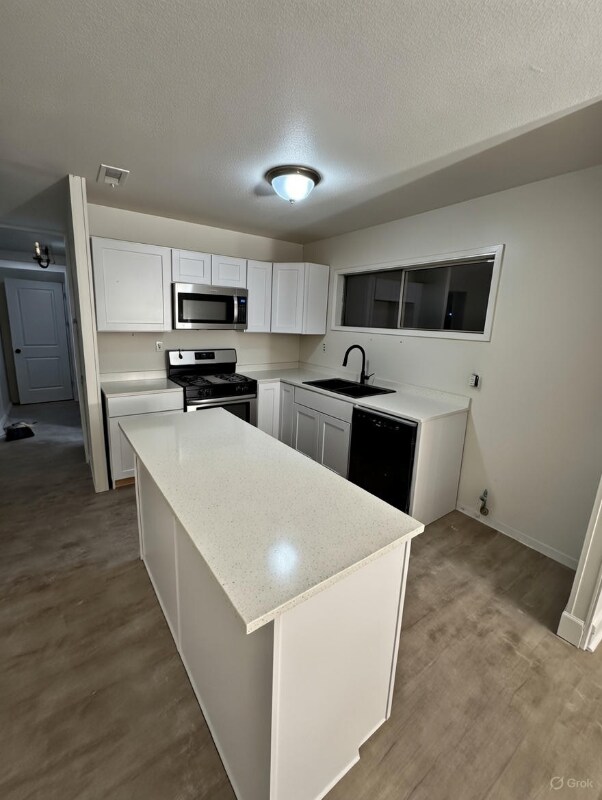 Building Photo - 2407 Duportail St