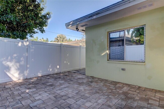 Building Photo - 407 15th Ave