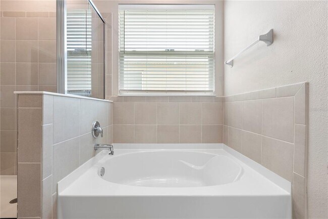 Building Photo - 33700 Hamilton Hl Ln