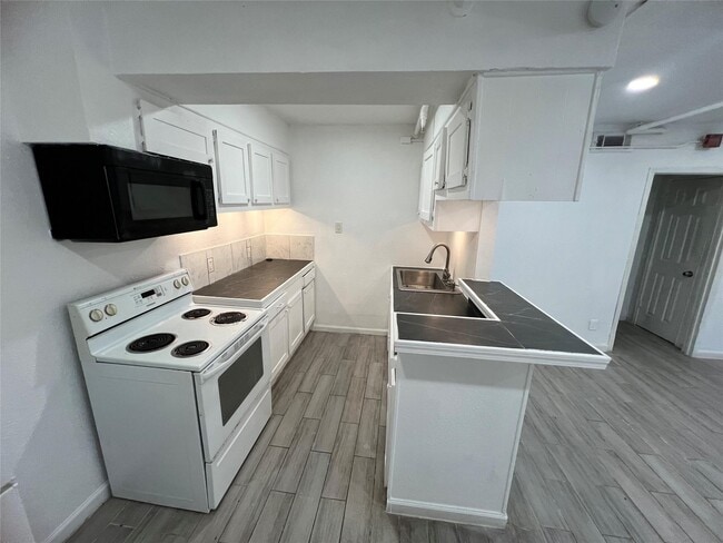 Building Photo - 5911 Grace Ln