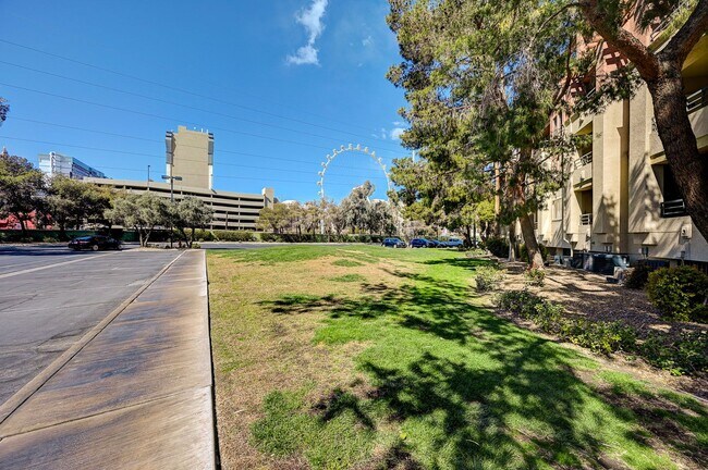 Building Photo - 210 E Flamingo Rd