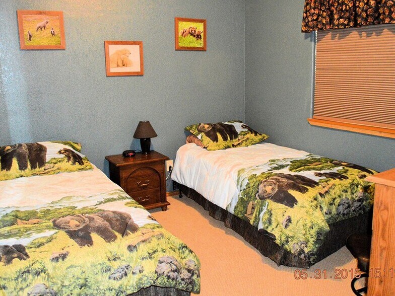 Second bedroom with 2 twin beds. (linens, sheets and comforters not included in furnishings) - 24771 Amber Drive