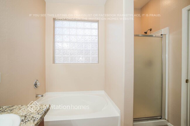 Building Photo - 6805 S 70th Dr