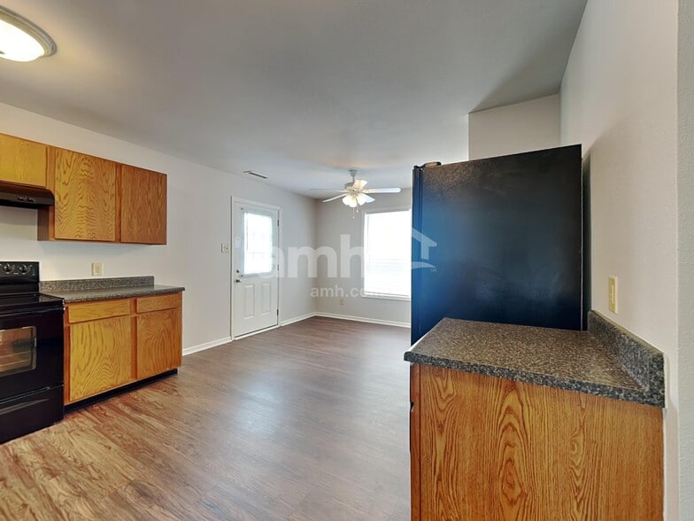 Building Photo - 2373 Blackthorn Dr