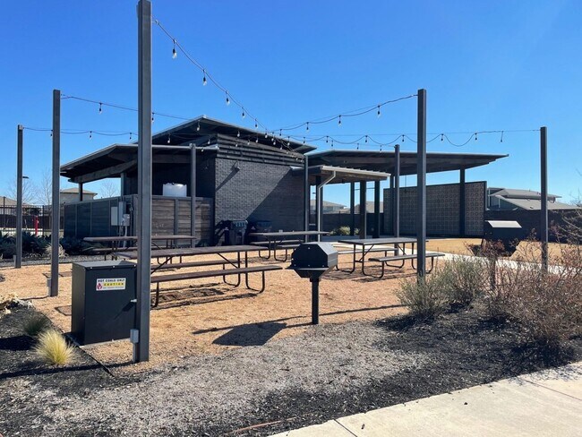 Building Photo - 4 Bedroom, 3 Bathroom Single Family Home in Leander