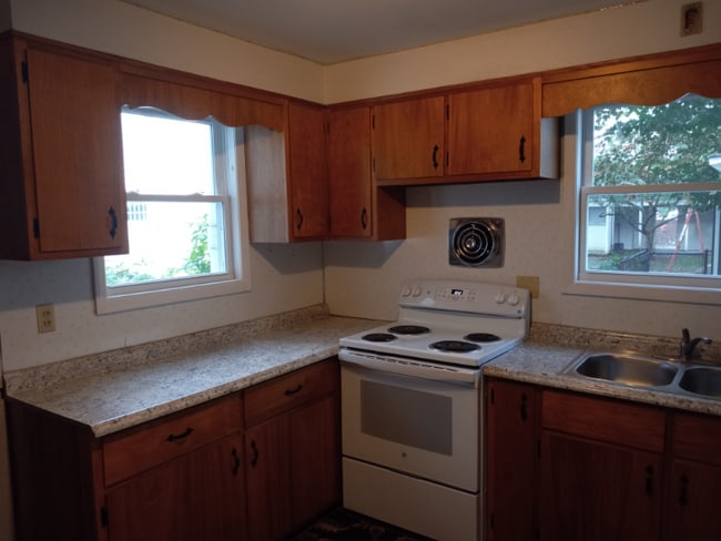 Building Photo - 33 Lincoln Ave