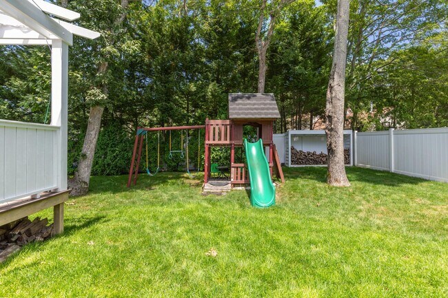 Building Photo - 18 Squires Ave