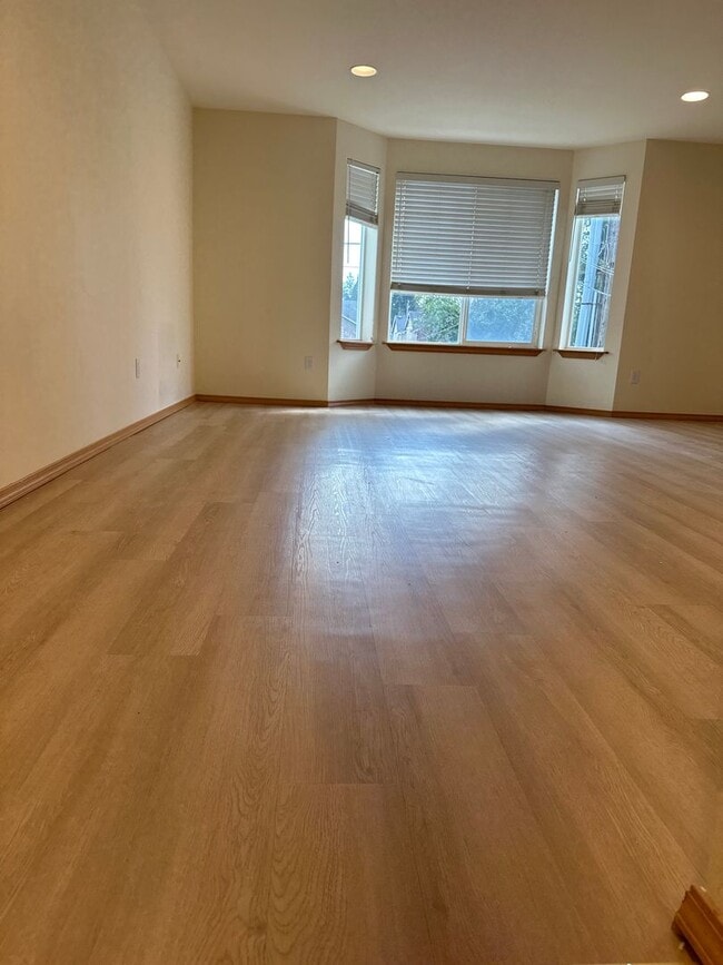 Building Photo - Lake City Living at Its Best Spacious 3BR Townhome with Garage & Easy I-5 Access