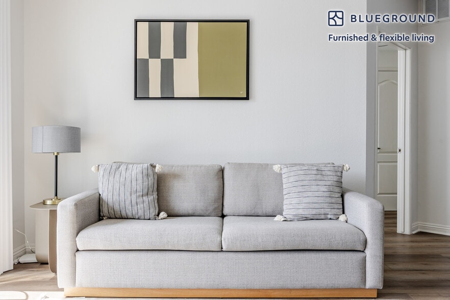 Building Photo - 13603 Marina Pointe Dr