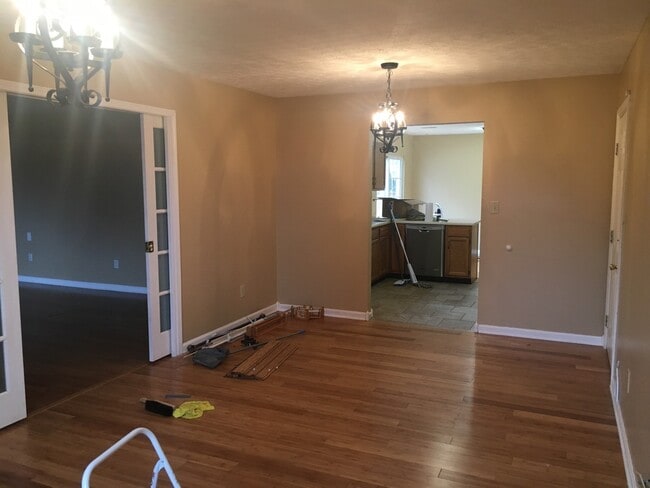 Building Photo - **New Paint**   **New Carpet**  Ready for YOU!!