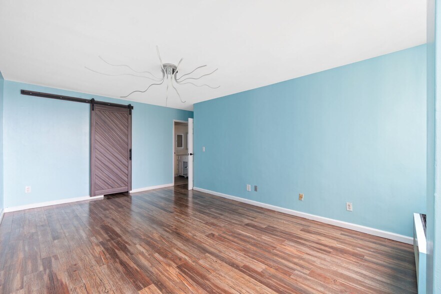 Building Photo - 200 Winston Dr