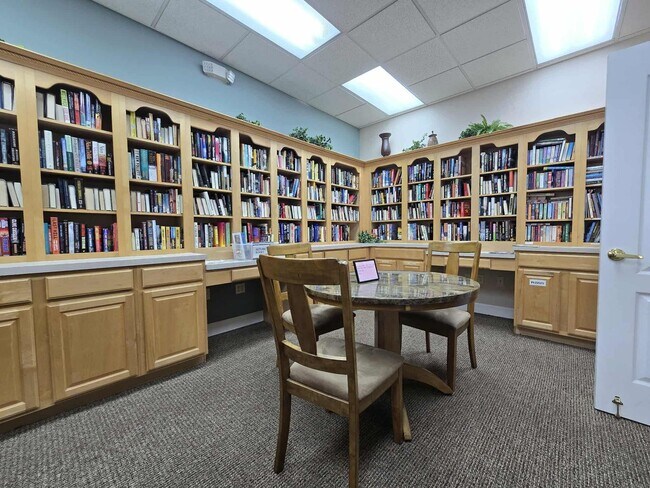 Building Photo - Waterfront home for RENT! 4 bed/2.5 bath