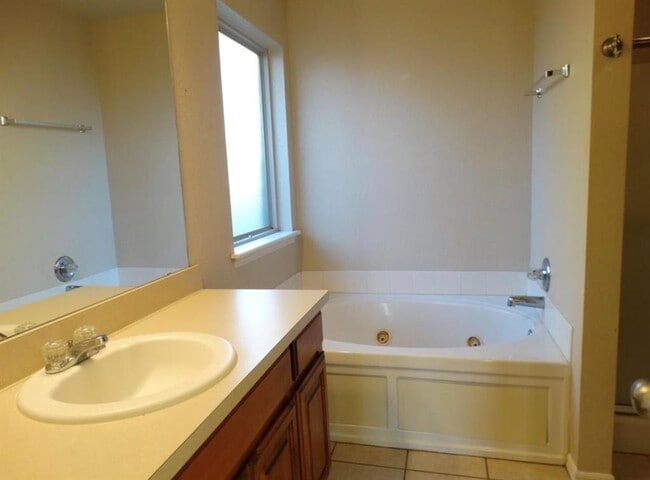 Building Photo - 3416 Chester Terrace