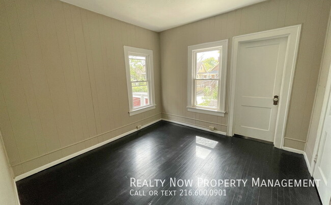 Building Photo - Cleveland Heights 3 bedroom 2nd Floor