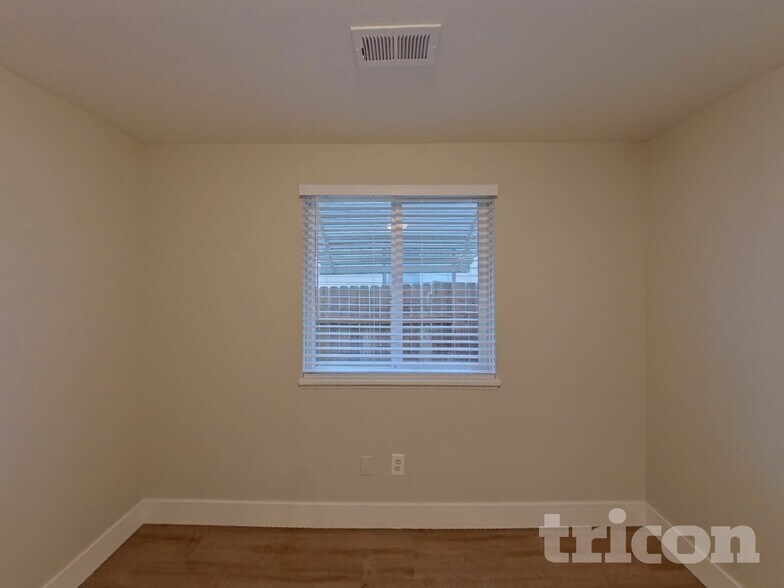 Building Photo - 15413 NE 47th Cir