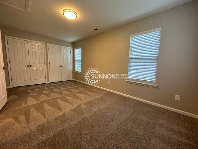 Building Photo - Newly Remodeled 5 Bed 2.5 Bath