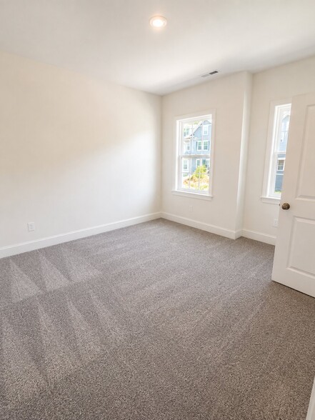 Building Photo - 708 Longleaf Grv Ln