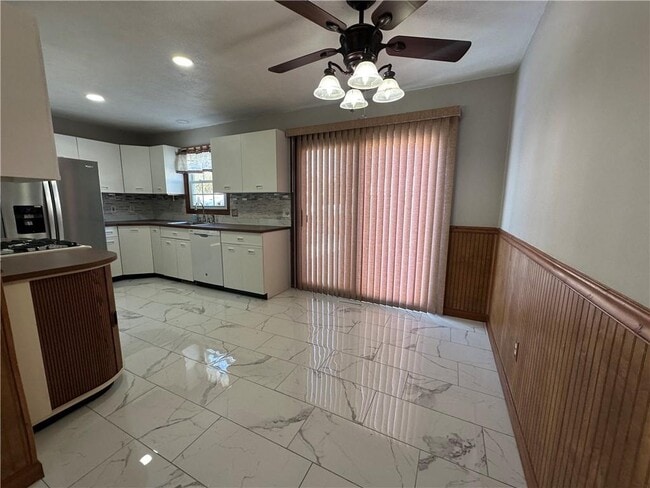 Building Photo - 65 Ingalls St