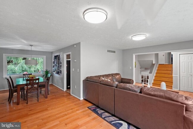Building Photo - 5400 Woodlyn Ct