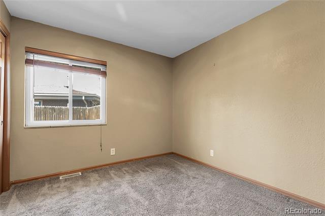 Building Photo - 9864 Pennsylvania Dr