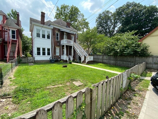 Building Photo - 316-318-318 W 7th Ave