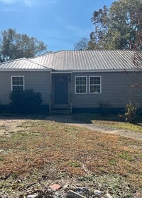 Building Photo - Phillips 711