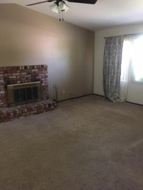 Building Photo - Single family house ready to be called home