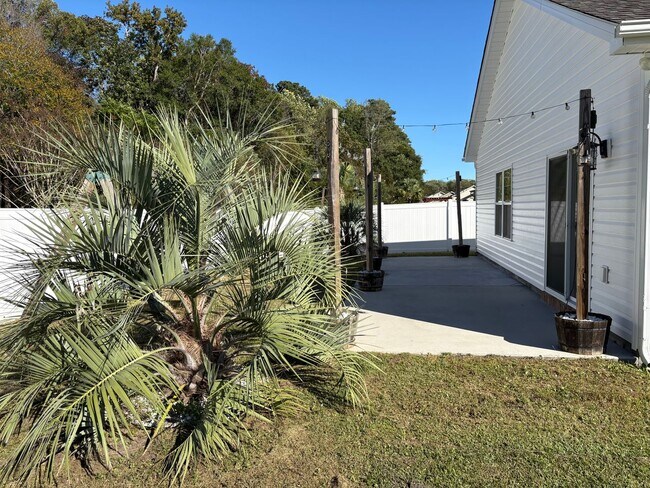 Building Photo - 292 Clearwater Dr