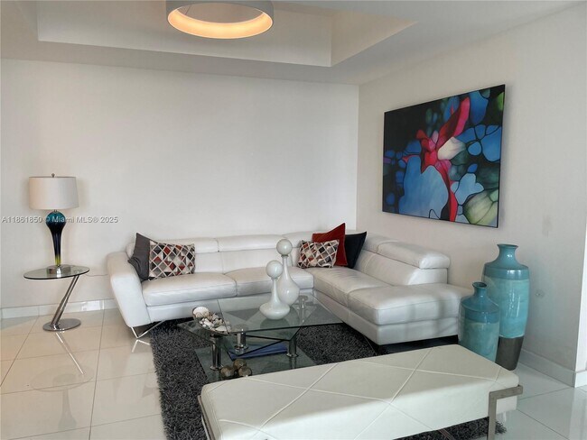 Building Photo - 15811 Collins Ave