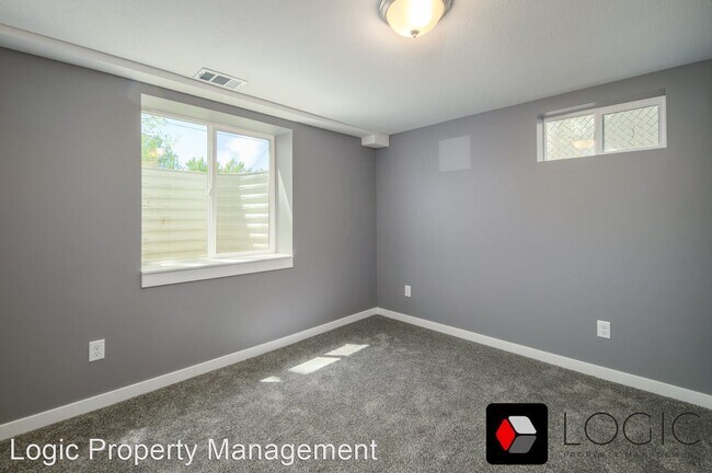 Building Photo - 4 br, 2 bath House - 4050 Porter Ave.