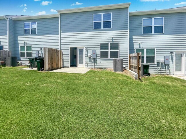 Building Photo - Cartersville Townhome - 3BR/2.5BA