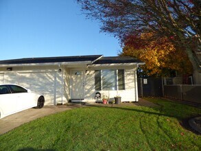 Building Photo - 4811-4813 Cougar Ct SE Salem, OR 97317