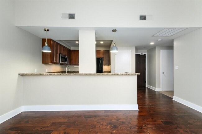 Building Photo - 300-314 N Broadway