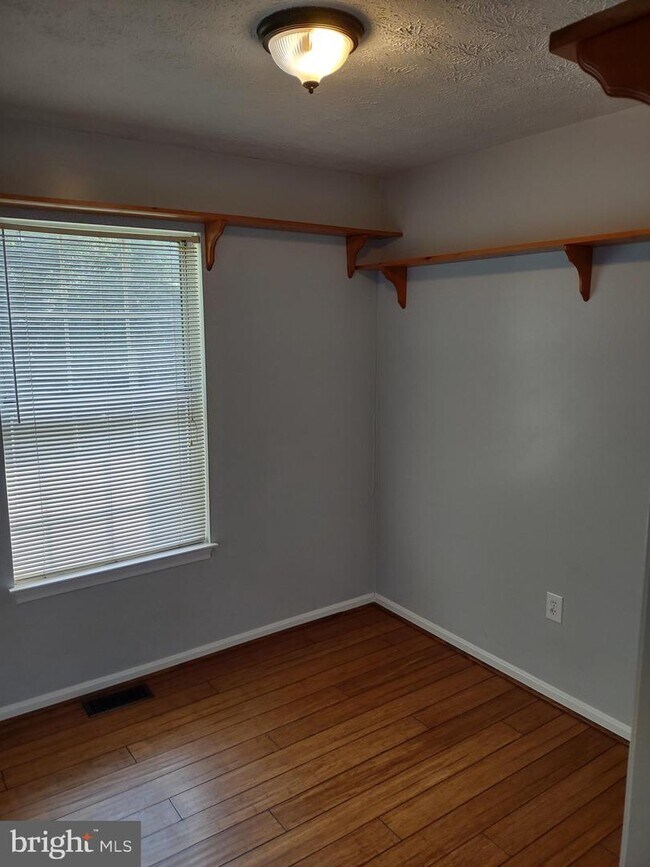 Building Photo - 351 Skyview Dr
