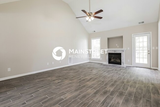 Primary Photo - 5 Bedroom Pet-Friendly Home in Fayettevill...