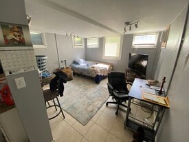 Building Photo - 123 7th St