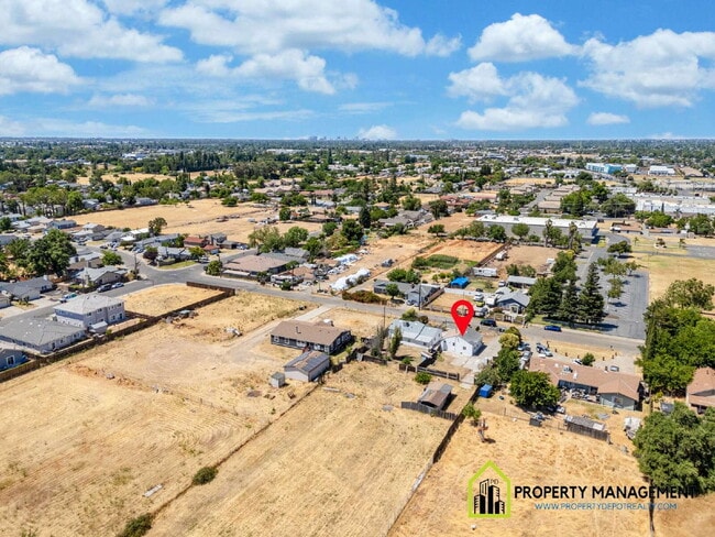 Building Photo - Charming 2-Bedroom Retreat in Sacramento – Gated w/Large yard