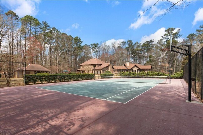 Building Photo - 15905 Westbrook Rd