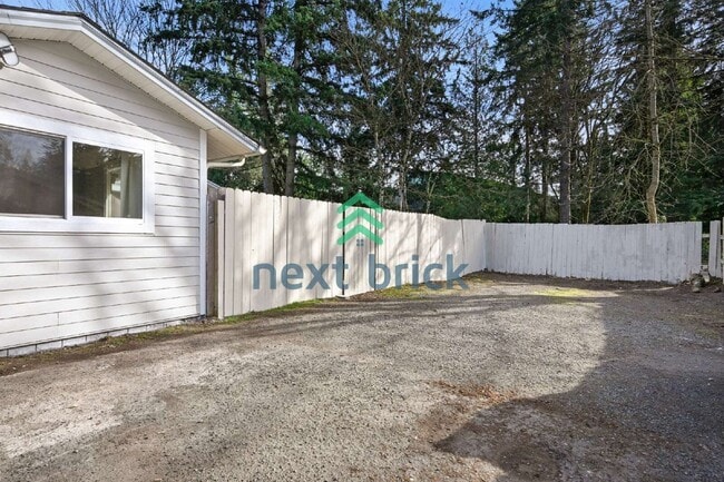 Building Photo - Charming 3-Bedroom Home in Auburn Near Green River College with Fenced Yard & Prime Location!