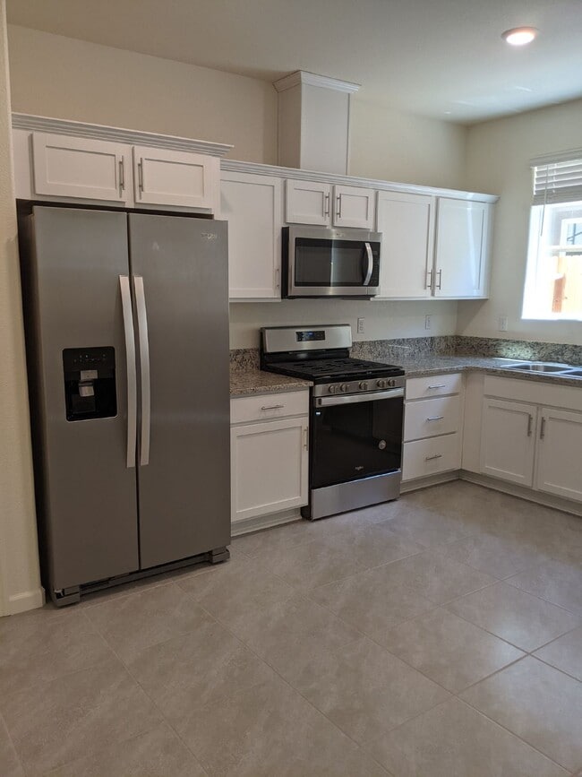 Building Photo - Ready Now! Beautiful Two Story Home in Nor...