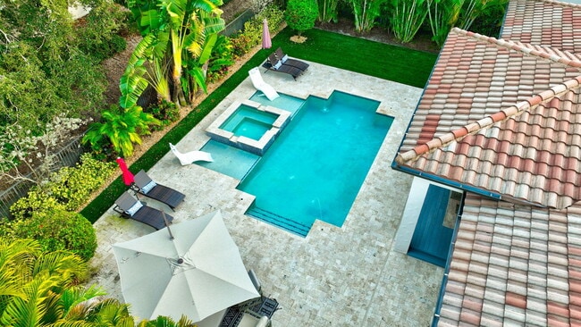 Building Photo - 17662 Cadena Dr