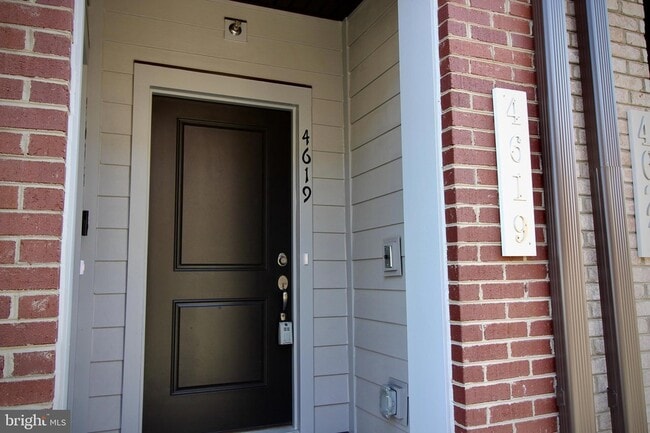 Primary Photo - 4619 Olivine Dr