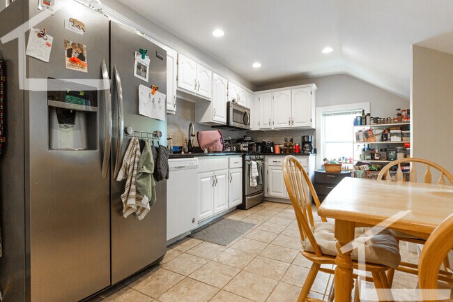 Building Photo - 15 Gordon St