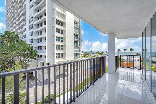 Building Photo - 4280 Galt Ocean Dr