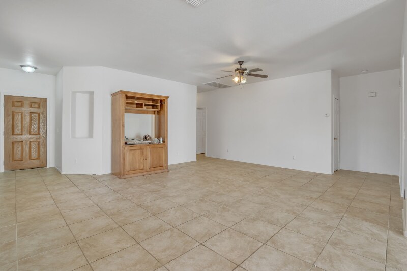 Building Photo - 1476 E Avenida Grande